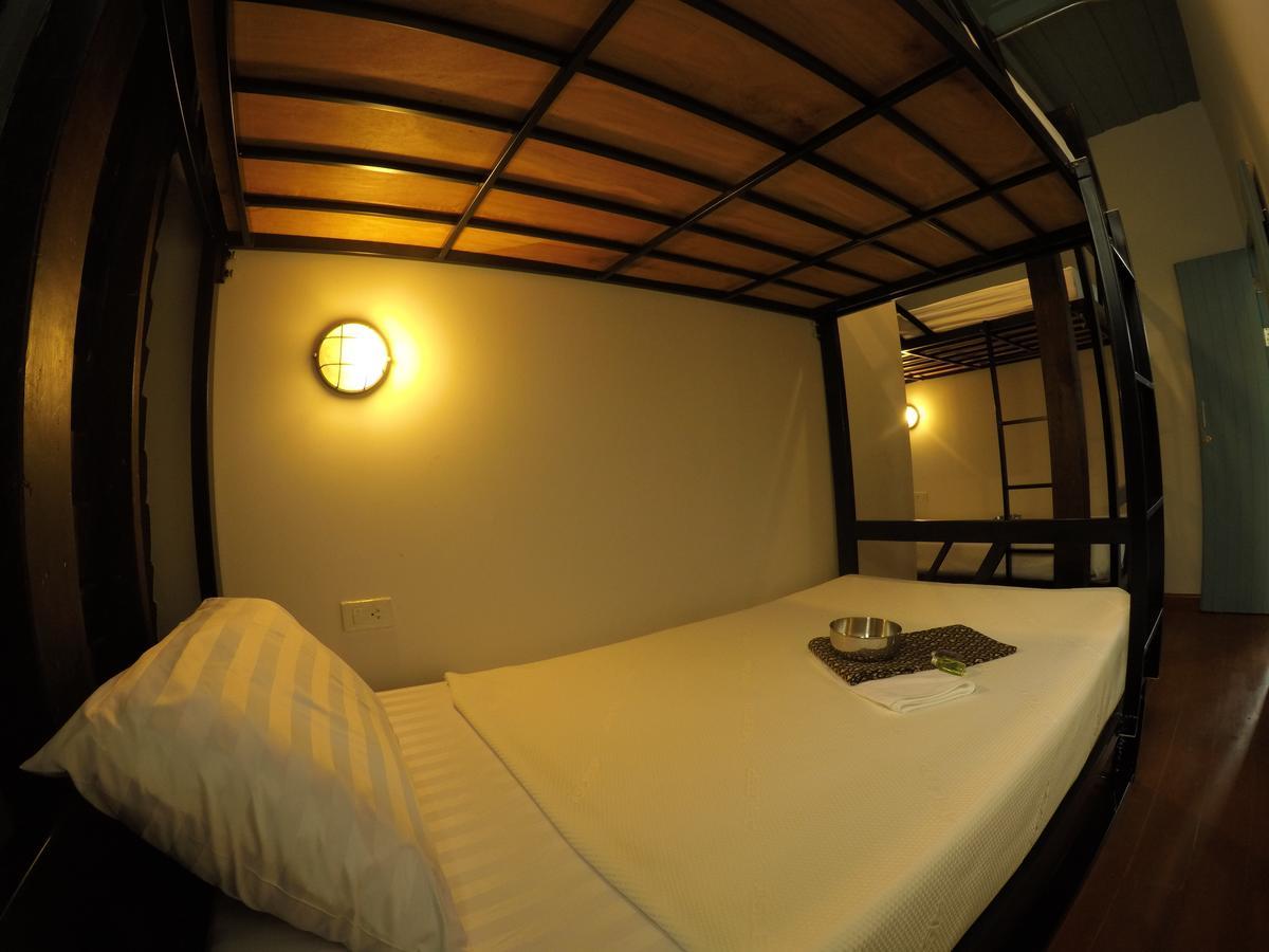 La Moon Hostel Bangkok Exterior photo